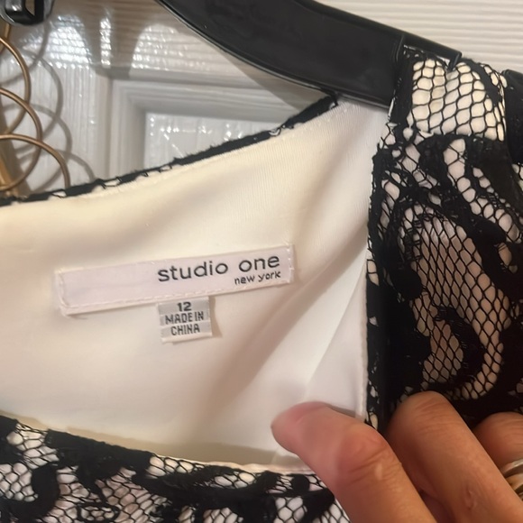 Studio One NY NWT, crème with black lace overlay. Size 12 - Picture 4 of 6